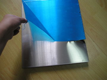 China Coverd surge a placa/folha de alumínio da precisão da liga com o filme azul do PVC disponível fornecedor
