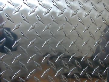 China Placa quadriculado de alumínio limpa lisa profissional, placas do passo do Al com os 1100 3003 5052 fornecedor